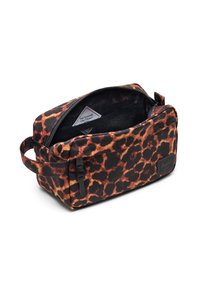 Borsa da toiletta con stampa leopardata marrone e nera, con chiusura a zip, materiale in tessuto, due manici laterali e una tasca in rete all'interno.