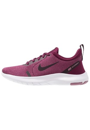 Fioletowy but do biegania Nike Flex Experience 8 z czarnym logo i białą podeszwą, widziany z boku na białym tle.