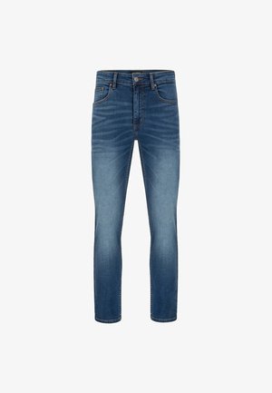 Niebieskie dżinsy o slim fit. Posiadają średnie pranie, pięć kieszeni i zapięcie na guzik. Delikatne wyblaknięcia i przetarcia na udach.