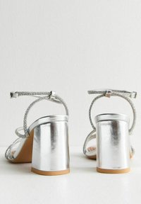 New Look MULTI DIAMANTÉ BLOCK  - Sandalias de tacón - silver