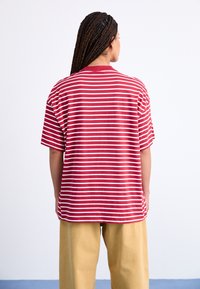 Carhartt WIP BRYNA - Tricou cu imprimeu - tuscany/white