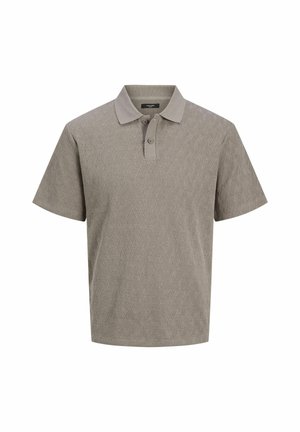 Polo majica kratkih rukava u svijetlo taupe boji s teksturiranim uzorkom, ovratnikom i dugmadi. Tkanina izgleda prozračno i mekano.