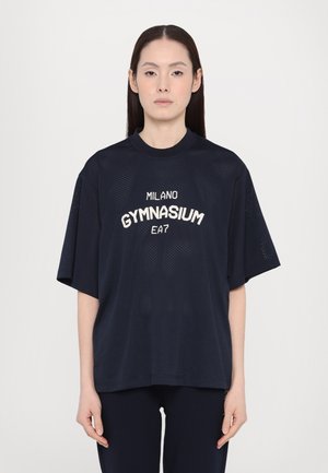 T-shirts med print - sky captain