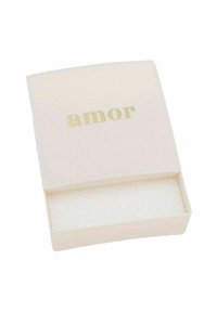 Vit rektangulär låda med ett böjt lock, pryds med ordet "amor" i guldskrift på locket. Insidan är enkel och utan foder.