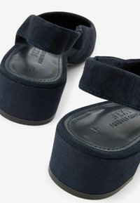 Next COMFORT SLINGBACK LOW BLOCK HEELS - Pumps - navy