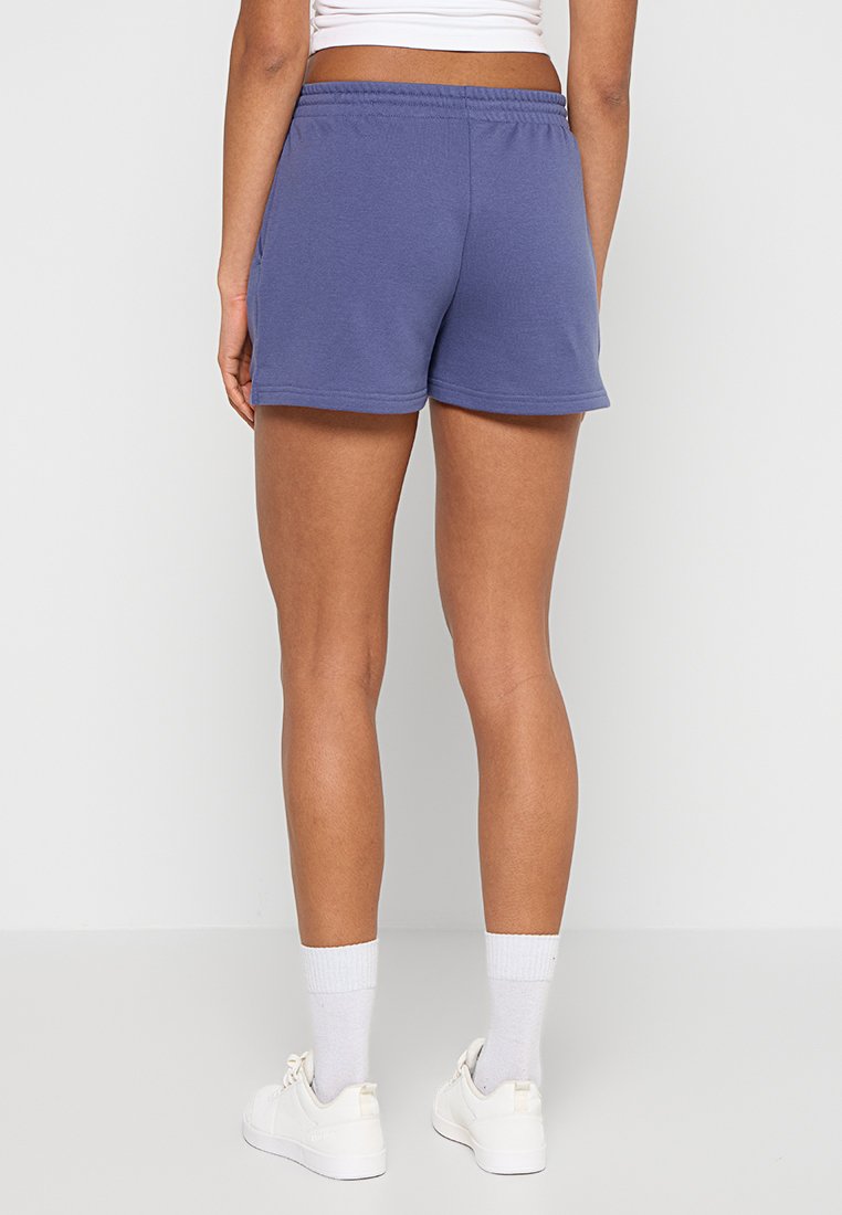 RELAXED FIT