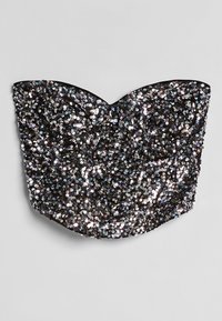 Svart axelbandslös topp med paljetter och en svängd urringning, prydd med ett tätt arrangemang av silver- och flerfärgade paljetter för extra glans.