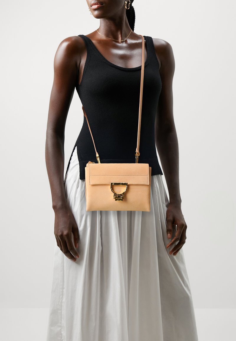 Bolso Coccinelle Arlettis De Gamuza Mujer Verde