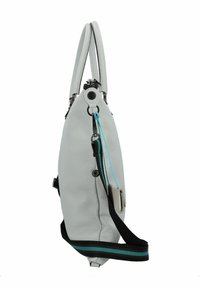 Witte leren handtas met een textuurafwerking, bovenhandvatten, een verstelbare zwarte schouderband met tealaccenten, ritssluiting en zilveren hardware.
