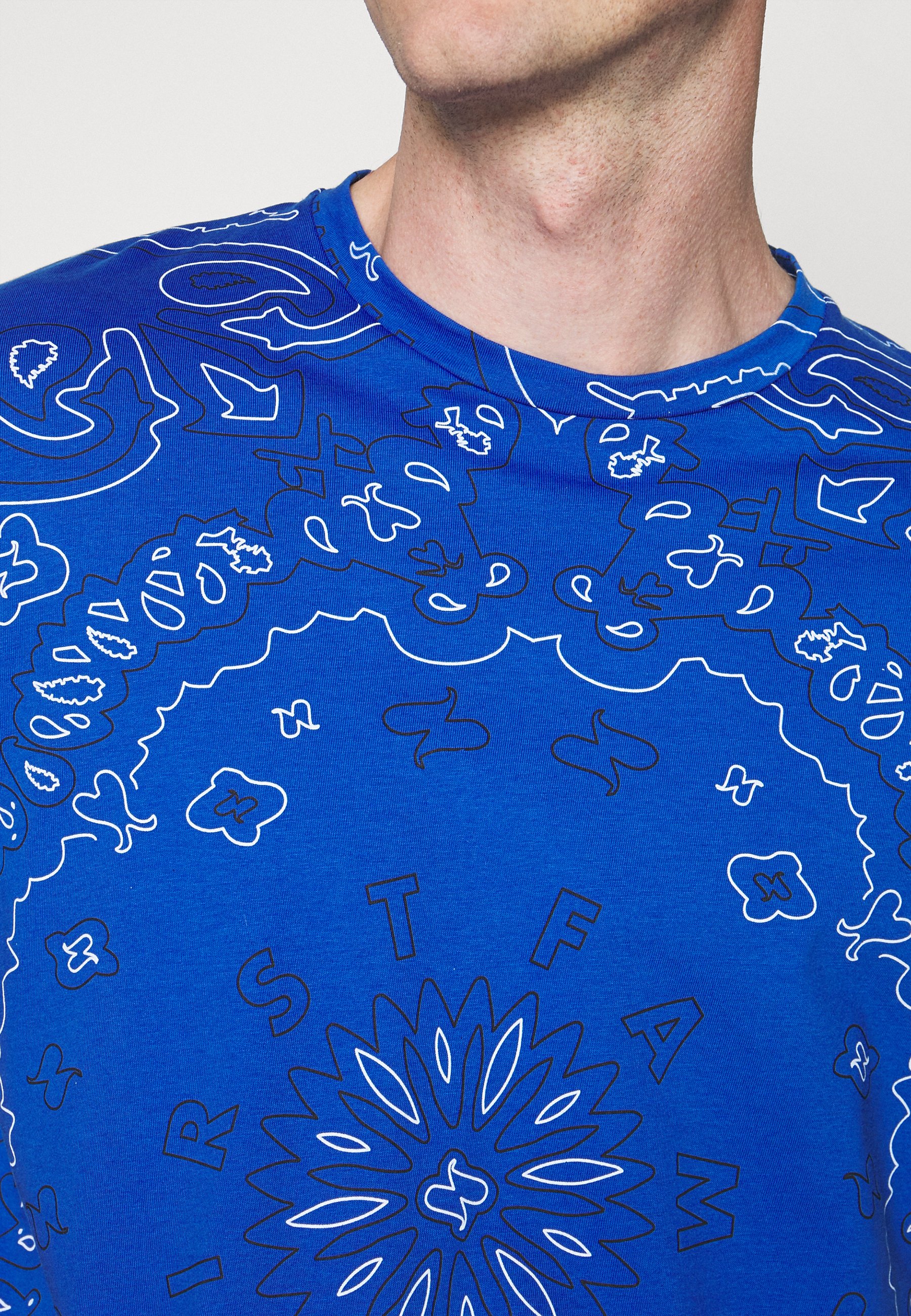 First BANDANA - Print T-shirt - blue 