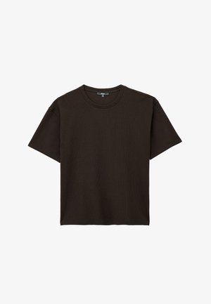 Dark brown short-sleeve t-shirt made of textured cotton, featuring a round neckline and relaxed fit, without any visible logos or patterns.