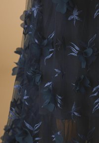 Next 3D FLORAL TEXTURED V-NECK TALL - REGULAR FIT - Apģērbs svinīgiem gadījumiem - blue navy