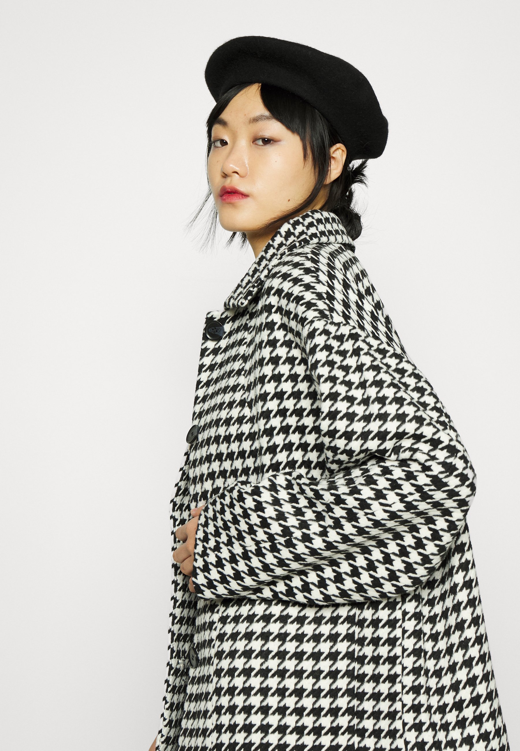 Monki Light jacket - black and white 