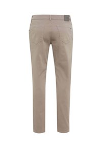 Beige Baumwollhose mit geradem Schnitt. Verfügt über zwei Gesäßtaschen mit feinen Nähten und einem Logopatch am Bund.