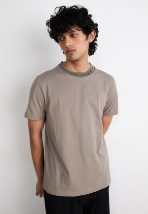 TEE - T-shirts - sand