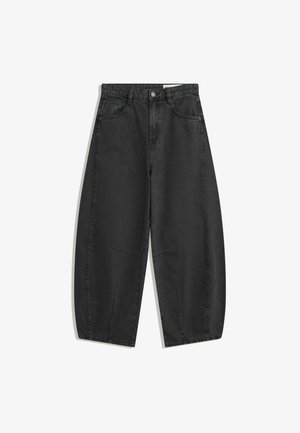 Czarne jeansy o szerokich nogawkach z wysokim stanem, z kieszeniami z przodu, szlufkami na pasek i zapięciem na guzik, wyeksponowane na płasko na białym tle.