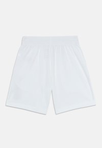 Shorts de sport avec une taille élastique blanche et une coupe décontractée, présentés à plat sur un fond blanc.