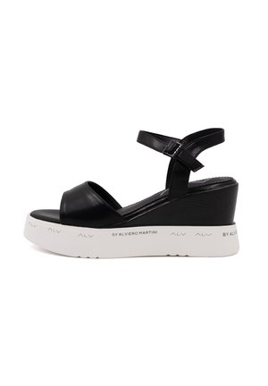 Platform sandals - black