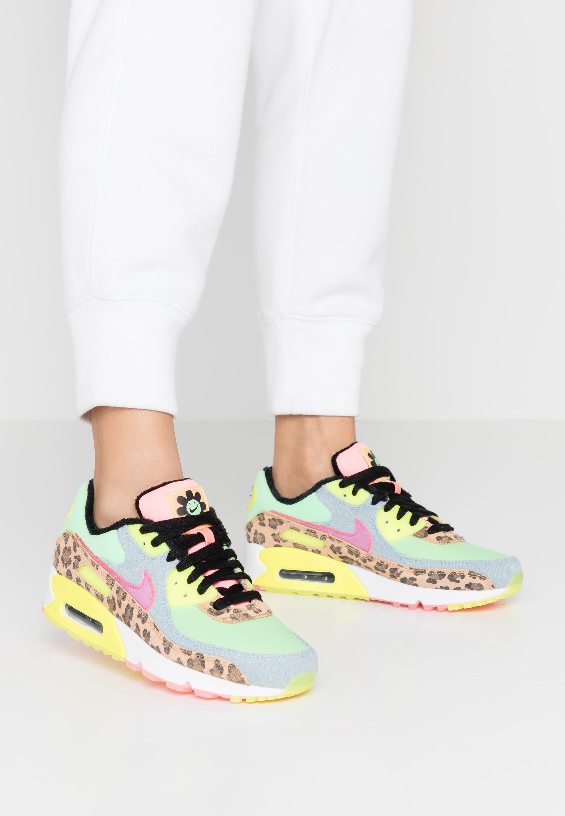 Nike Sportswear Air Max 90 Sneakers White Illusion Green Laser Fuchsia Black Flerfargad Zalando Se