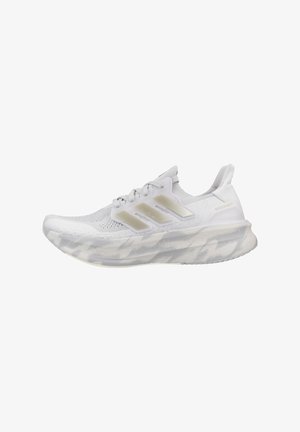 Chaussure de course Adidas blanche avec tige en maille respirante, trois bandes beiges sur le côté, semelle coussinée à motif marbré et languette à l'arrière.