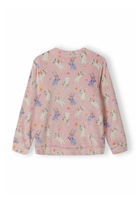 Sudadera de forro polar rosa con un patrón divertido de conejos y unicornios, acompañado de arcoíris y detalles coloridos. Cuello redondo y mangas largas.