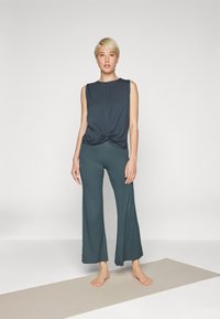 Yogasearcher TWISTED - Top - forest