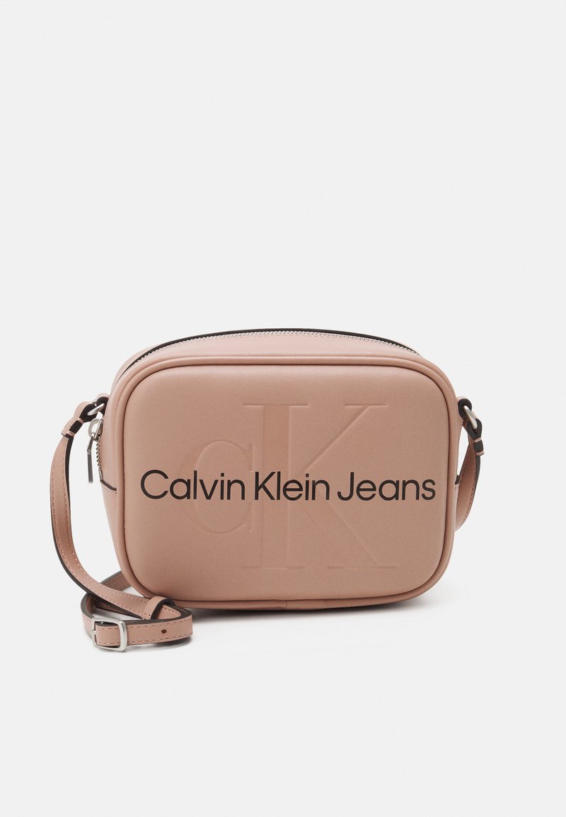 Calvin Klein Jeans SCULPTED CAMERA Across body bag dark blush/pink Zalando.ie