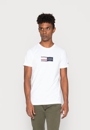 RWB CORP GRAPHIC TEE - Triko s potiskem - white