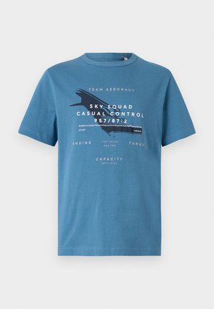 T-shirt in cotone blu con maniche corte, caratterizzata da testo grafico e un design di un aereo sulla parte anteriore. Collo rotondo e vestibilità regolare.