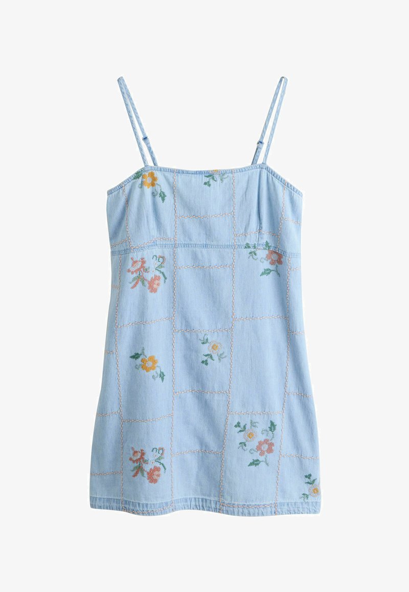 Robe sans manches bleu clair avec fines bretelles, présentant un motif patchwork et de petits motifs floraux orange et jaune brodés.