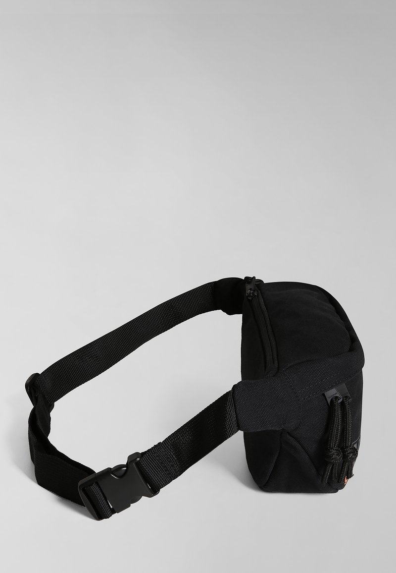 Borsa a pochette nera con forma rettangolare, chiusura con zip, tracolla regolabile e tessuto strutturato. Presenta una fibbia in plastica e dettagli in corda.