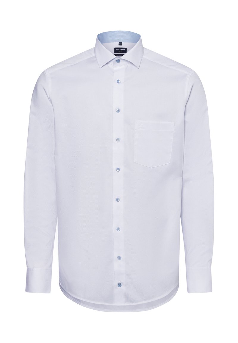 Weißes Langarmhemd mit Button-Down-Kragen, hellblauen Akzenten, Taschen auf der Vorderseite und strukturierter Stoffqualität. Mit kontrastierenden blauen Knöpfen.