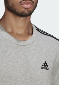 adidas Performance Camiseta estampada - grey