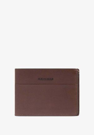 Portafoglio marrone in pelle con finitura testurizzata, con logo nero e più scomparti per carte per una conservazione organizzata.
