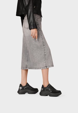 Queen Helena, X35-33 - Scarpe skate - nero