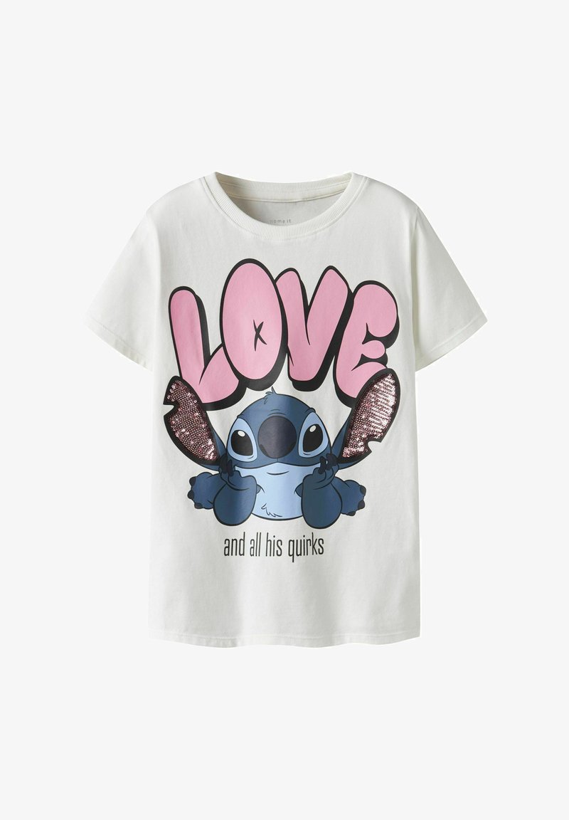 Camiseta de algodón blanca con un gran gráfico de un personaje de dibujos animados azul con acentos de lentejuelas y el texto "LOVE y todas sus peculiaridades" en rosa.