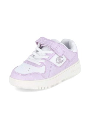 Scarpa da ginnastica bassa per bambini in bianco e lilla chiaro con lacci, cinturino in velcro e logo argentato sul lato.