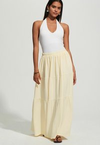 TIERED - Maxinederdele - buttermilk
