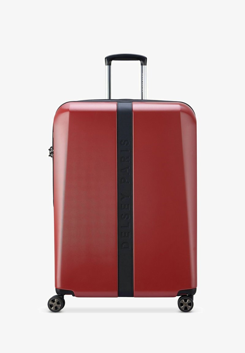 Valigia rigida rossa con finitura opaca, striscia nera a contrasto, logo in rilievo, manico retrattile e quattro ruote per una facile manovrabilità.