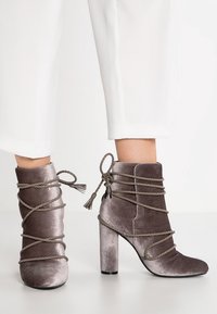 Missguided Botines de tacón - light pink