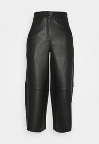 Svart jeans i croppad läder med en slät yta, med hög midja och raka ben, sydda sömmar och sidofickor.