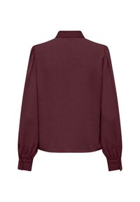Blouse bordeaux à col avec de longues manches bouffantes, tissu texturé, poignets élastiques et coupe décontractée. Vue arrière présentée, sans motif.