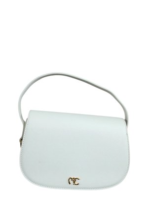 Borsa a tracolla in pelle bianca con pattina curva e logo CC intrecciato in oro sul davanti, tracolla singola per il trasporto.