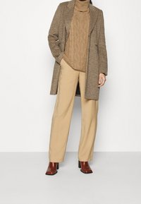 GAP Striktrøje - camel