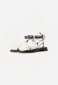 Steve Madden ROSALIND - Kotníkové sandály  - black/white