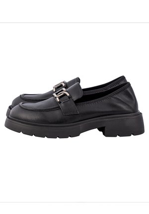 Schwarze Lederloafer mit strukturiertem Obermaterial, doppelten Metall-Schnallen und einer robusten Gummisohle für zusätzlichen Halt und Langlebigkeit.