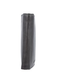 Zwart leren portemonnee met een strak ontwerp, voorzien van een gladde textuur en minimale stitching, licht afgeronde hoeken en geen zichtbare hardware.