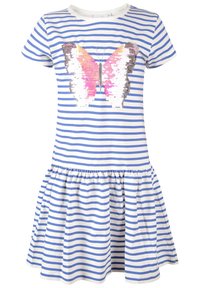 Robe à manches courtes rayée bleu et blanc avec une jupe froncée et un grand papillon en sequins roses, argentés et blancs sur le devant.