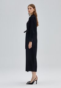 Touché Privé BELTED  - Kreklkleita - black