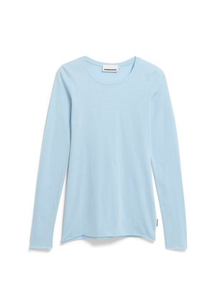 Langärmeliges, hellblaues Baumwoll-T-Shirt mit rundem Ausschnitt und leicht geschwungenem Saum, mit minimalistischem Design und ohne sichtbare Muster.